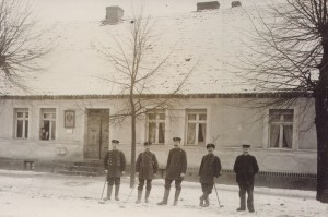 die "Herren von der Post", Lindenstraße 12 (früher 10)