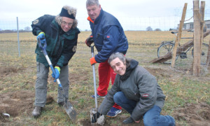 Naturparkleiter Mario Schrumpf, Rägelins Bürgermeister Bernd Müller und Frank Matthus, Künstler aus Netzeband ©Mario Schrumpf