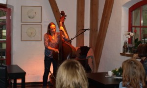 Berit Jung umrahmte musikalisch die Finissage