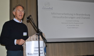 Molkereiexperte Hubert Böhmann baut in Velten einen milchverarbeitenden Betrieb auf.