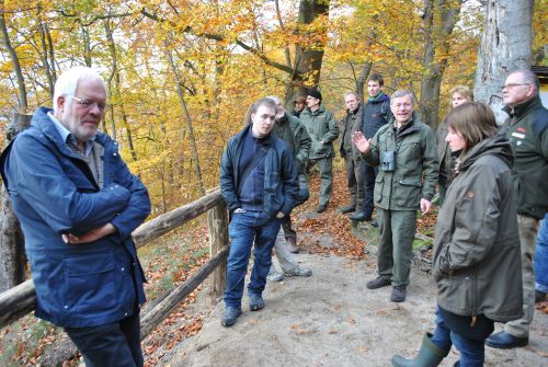 Manfred Lütkepohl informiert am Fenchelberg über Brandenburgs bedeutendsten Klarwassersee - den Stechlin