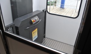 Mit dem neu eingebauten Lift gelangen Rollstuhlfahrer auch auf Sonnendeck.