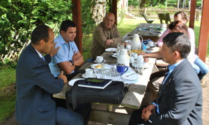 Bei Kaffee und Kuchen wurden die Fragen der Gäste beantwortet.