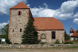Die Dorfkirche in Schweinrich ist typisch für die Feldsteinarchitektur im Naturpark.
