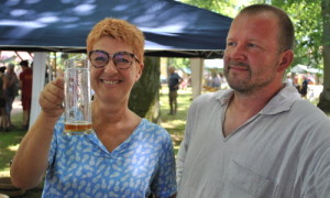 Carla Kniestedt mit dem Lychener Braumeister Henning Storch