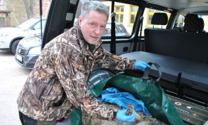 Der Wolfbeauftragte Robert Franck hat das tote Tier geborgen.