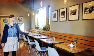 Der alte und gleichzeitig "neue" Café-Raum bietet zusammen mit der Sonnenterasse viel Platz zum Verweilen. © Archiv Café Glasklar