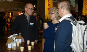 Marc Marquardt mit seinem Saft auf der Grünen Woche 2019 zusammen mit dem Naturpark am Stand der Nationalen Naturlandschaften in der Brandenburg-Halle © Foto: Heiko Strobel