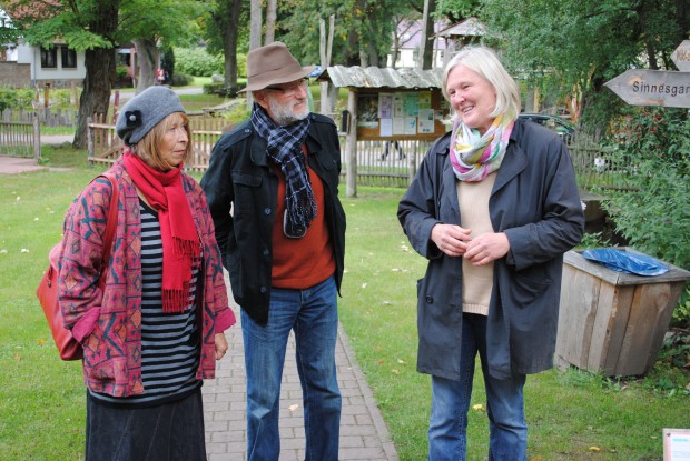 Gudrun und Kuno Lomas im Gespräch mit Projektleiterin Dr. Renate Strohm