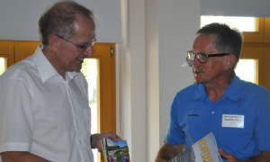 Qualitäts-Scout Bernhard Drixler (r.) im Gespräch mit Vizelandrat Ostprignitz-Ruppin, Werner Nüse