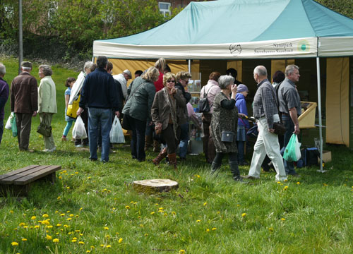 reges Treiben am Naturparkstand - Copyright: Naturpark Sternberger Seenland