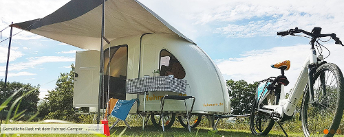 Gemütliche Rast mit dem Fahrrad-Camper © Sina Schweyer 