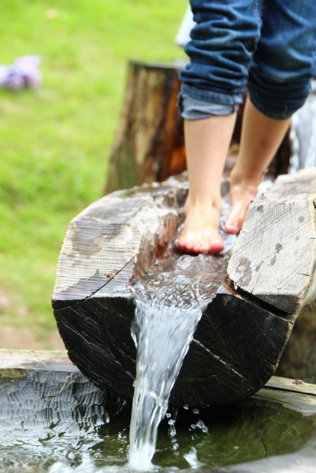 Barfuß unterwegs - Copyright: Naturpark Spessart
