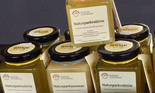 Eine kleine Auswahl unseres Naturparkhonigs bekommt man im BARNIM Panorama (Foto: Andrea Brodersen)