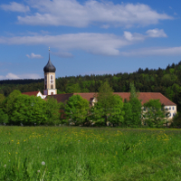 Die Abtei Oberschönenfeld – mit dem Naturpark-Haus – liegt im Herzen des Naturparks ® Naturpark Augsburg-Westliche Wälder