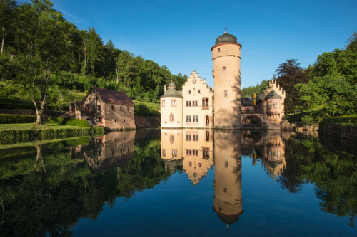 Das berühmte Wasserschloss in Mespelbrunn kann im Rahmen von Führungen besichtigt werden (Foto: Spessart-Mainland Holger Leue)