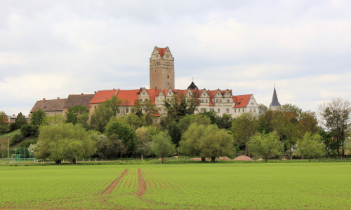Prominent Schloss Plötzkaub Prominent Schloss Plötzkaub Plötzkau – historischer Residenzort am Rande des Auwaldes