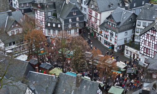 Weihnachtsmarkt in Monschau im Deutsch-Belgischer Naturpark Hohes Venn - Eifel - Copyright: VDN/Christel Baude